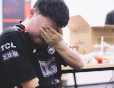 HTH-包含Uzi爆冷击败SKT，战术调整引爆全场！的词条