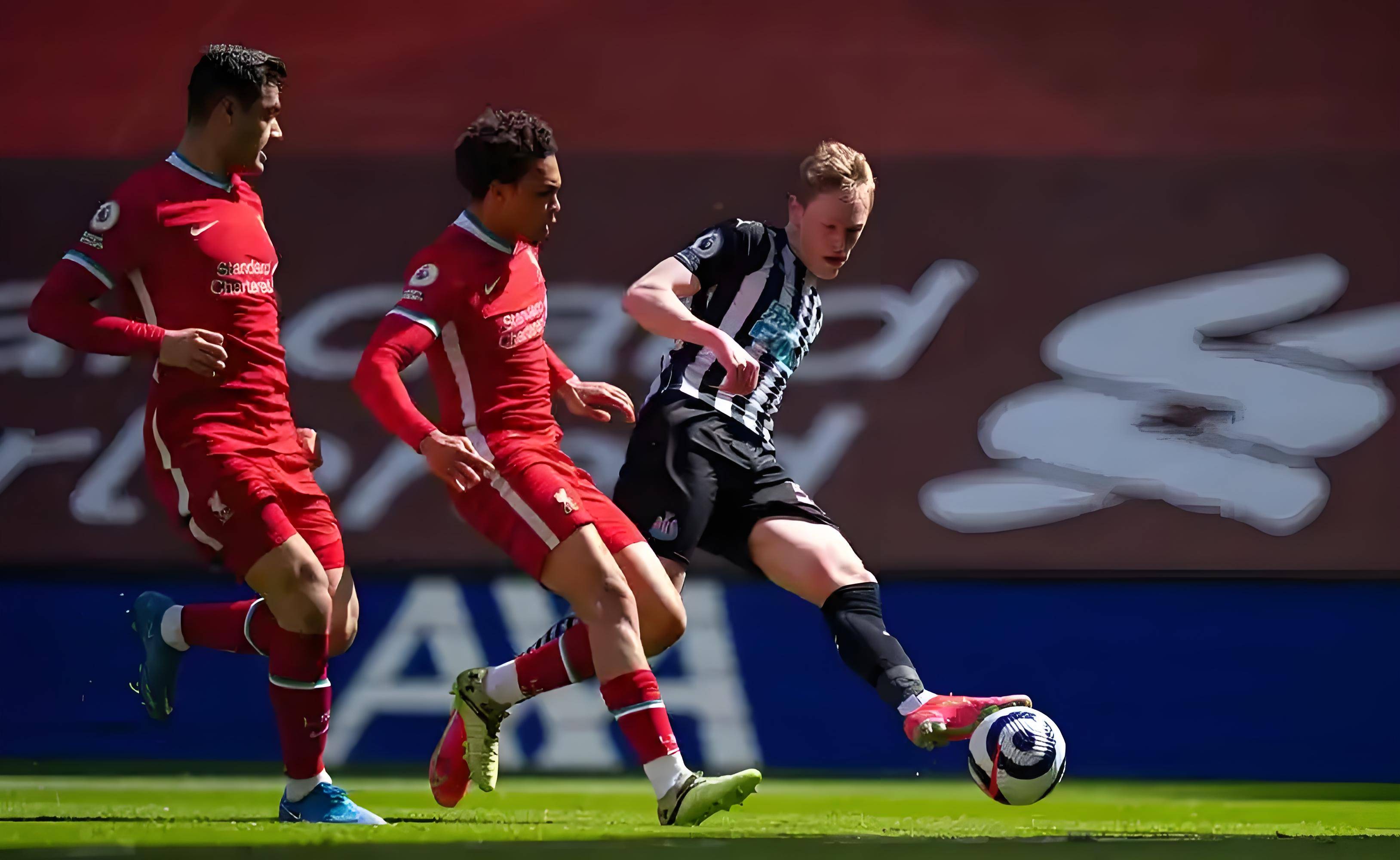 华体会-梅西赛事官方发布惊险取胜新规，RNG争议不断！的简单介绍